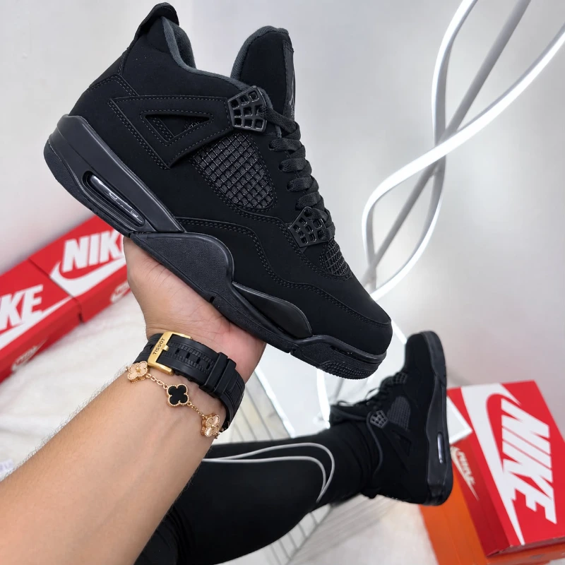 Jordan 4 Black Cat Caballero - imagen 1
